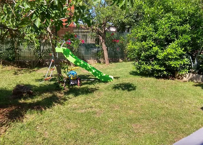 Lusyhouse Nyaraló *
