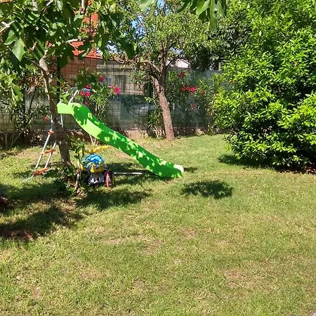 Lusyhouse Nyaraló *