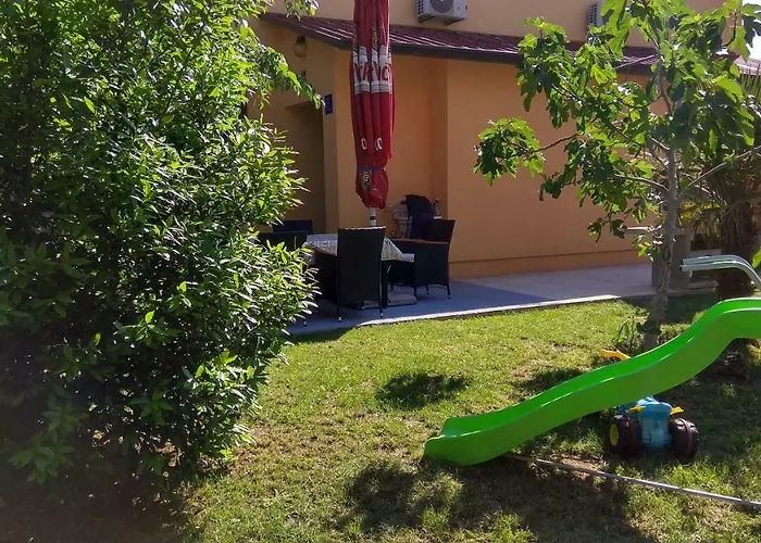 Сasa de vacaciones Lusyhouse